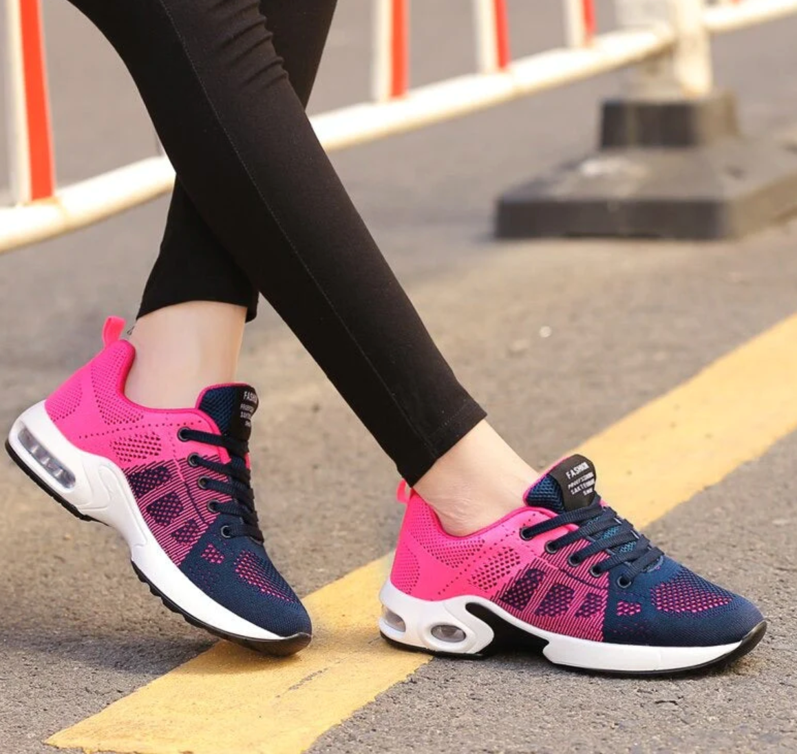 Women’s Lightweight Mesh Trainers with Cushioned Sole – Everyday Sporty Comfort