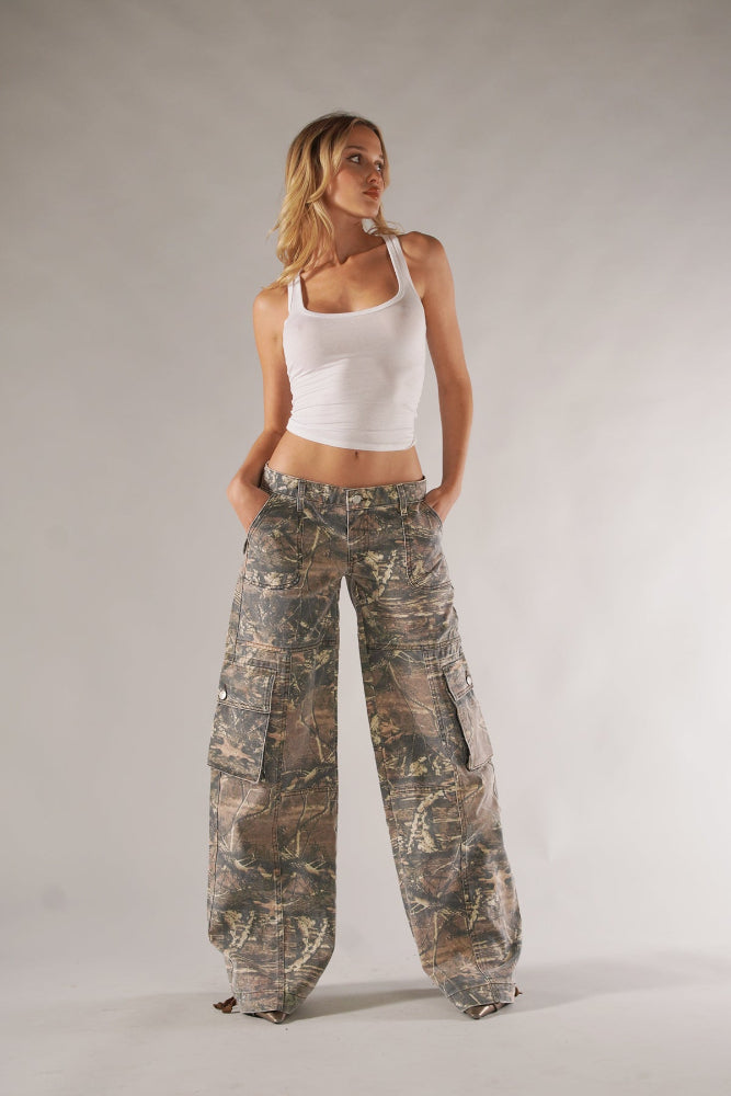 Women’s High Waisted Camo Cargo Pants - Wide Leg Utility Trousers - Relaxed Fit Streetwear Combat Pants