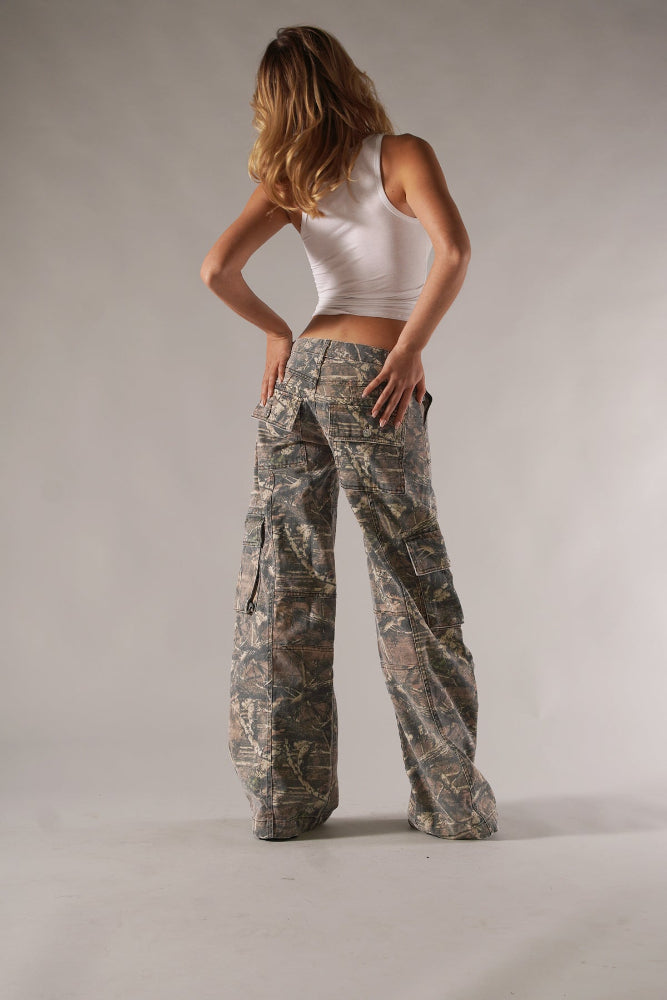 Women’s High Waisted Camo Cargo Pants - Wide Leg Utility Trousers - Relaxed Fit Streetwear Combat Pants