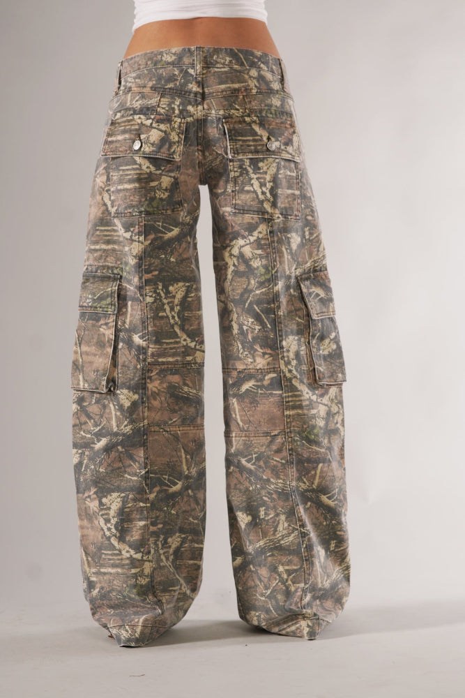 Women’s High Waisted Camo Cargo Pants - Wide Leg Utility Trousers - Relaxed Fit Streetwear Combat Pants